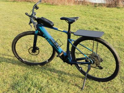 Lightweight carbon rear rack for sport bicycles